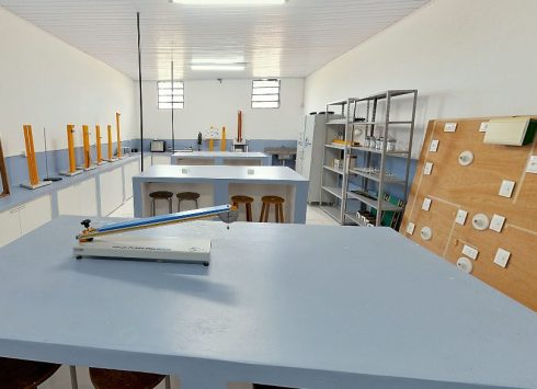 Laboratório de Física da Unex Jequié utilizado pelo curso de Engenharia Civil
