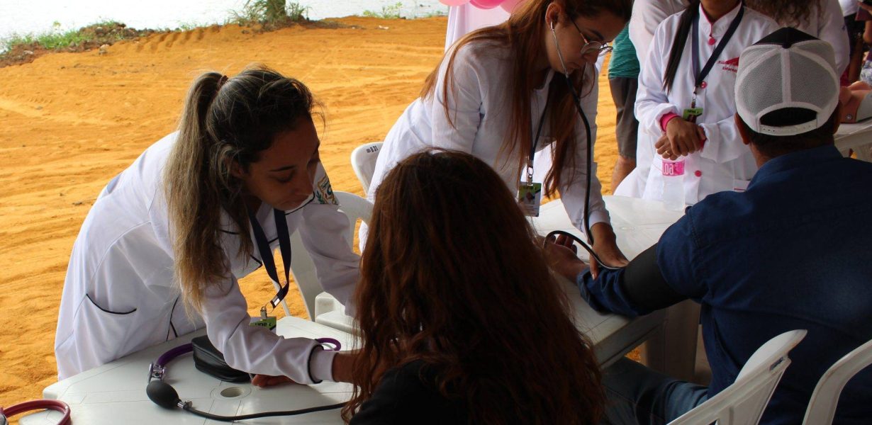 Outubro Rosa: Unex oferta serviços de saúde para mulheres