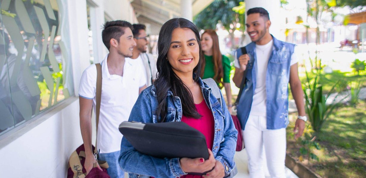 Unex lança campanha com mensalidades de R$ 89,90 e bolsas de até 75% para novos alunos