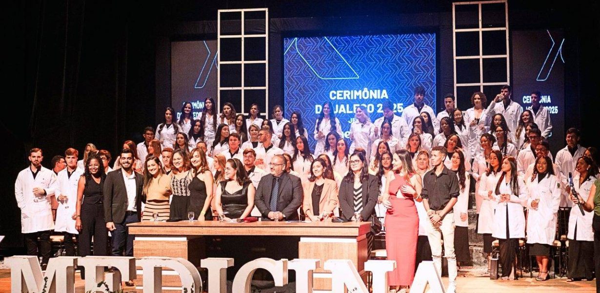 Medicina em Festa: Cerimônia do Jaleco reuniu 75 estudantes da UnexMED Jequié