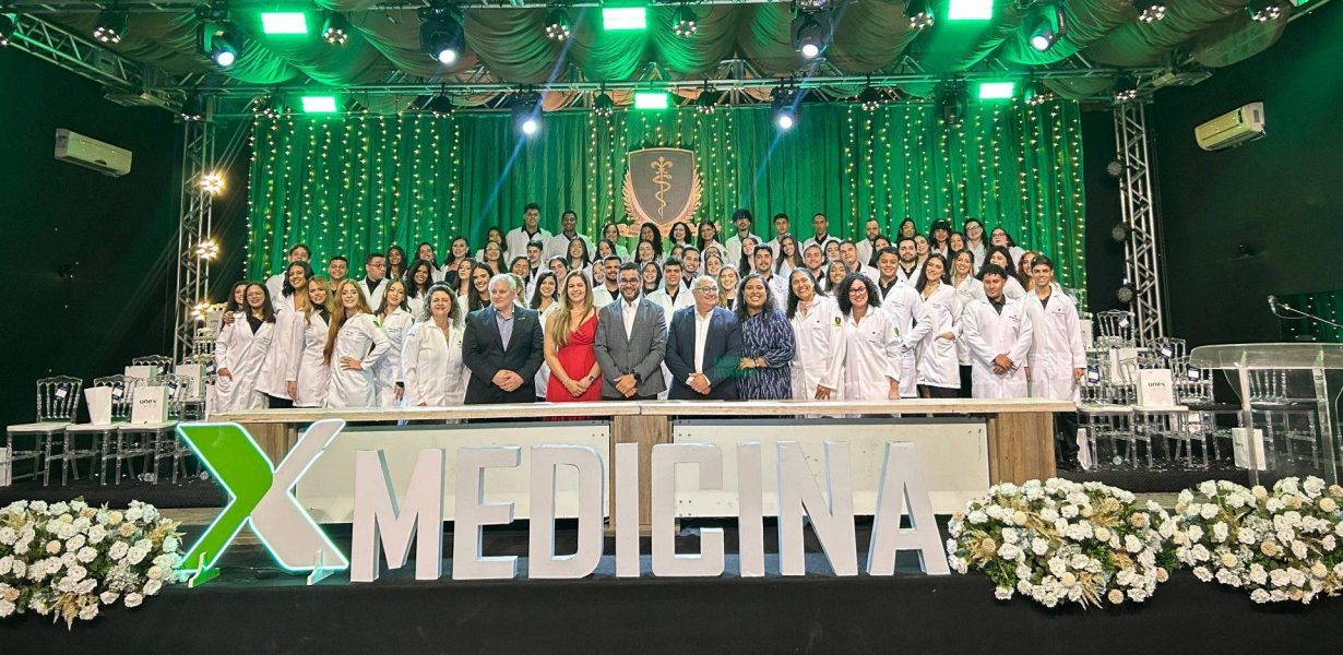 Cerimônia do Jaleco marca o início da trajetória de novos estudantes de Medicina da UnexMED Itabuna